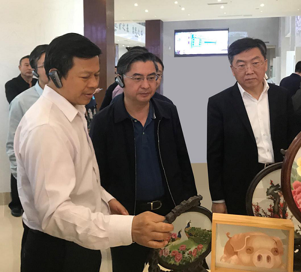 中國華融參加中央金融單位定點幫扶助力鄉(xiāng)村振興推進會   獲評金融單位定點扶貧先進集體、先進個人